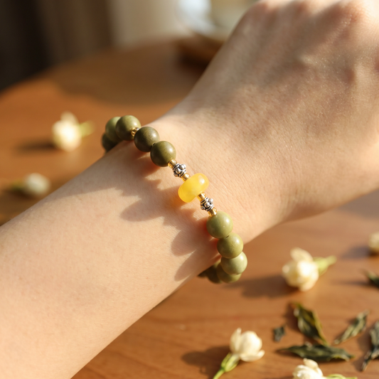 Overstimulated by Office Noise? How Botanical Green Tea & Sandalwood Bracelets Restore Serene Focus