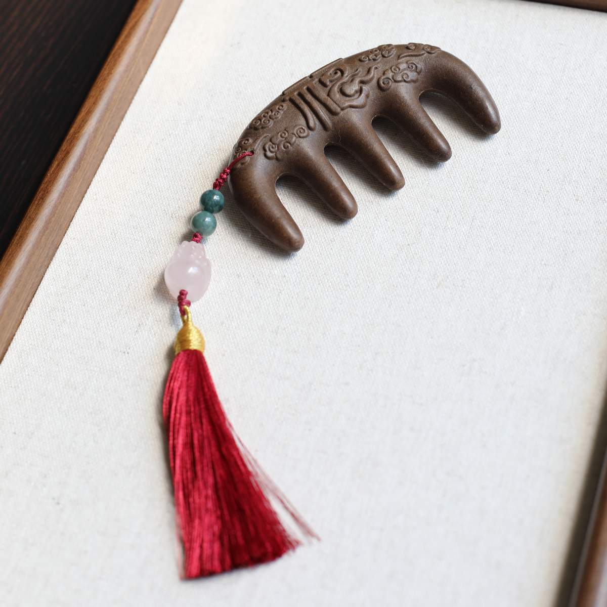 【Luscious】Herbal Scent Polygonum Multiflorum & Red Peanut Hair-Growth Pixiu Pendant Comb