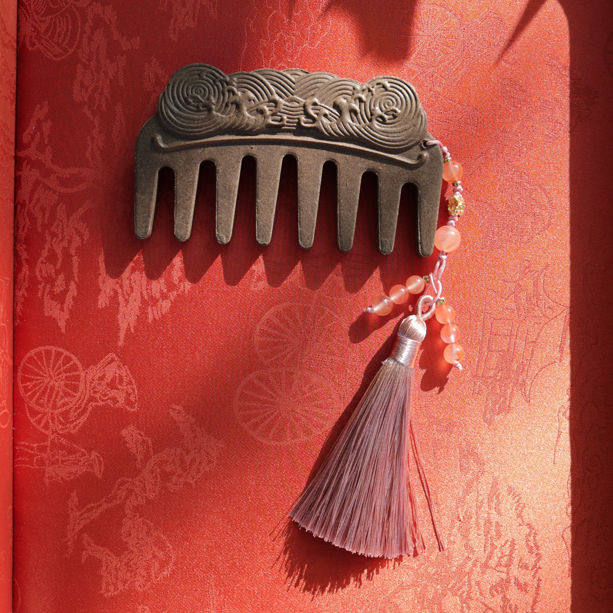 Lustrous HERBAL SCENT handcrafted botanical hair comb with Fo-Ti Sandalwood and Eclipta