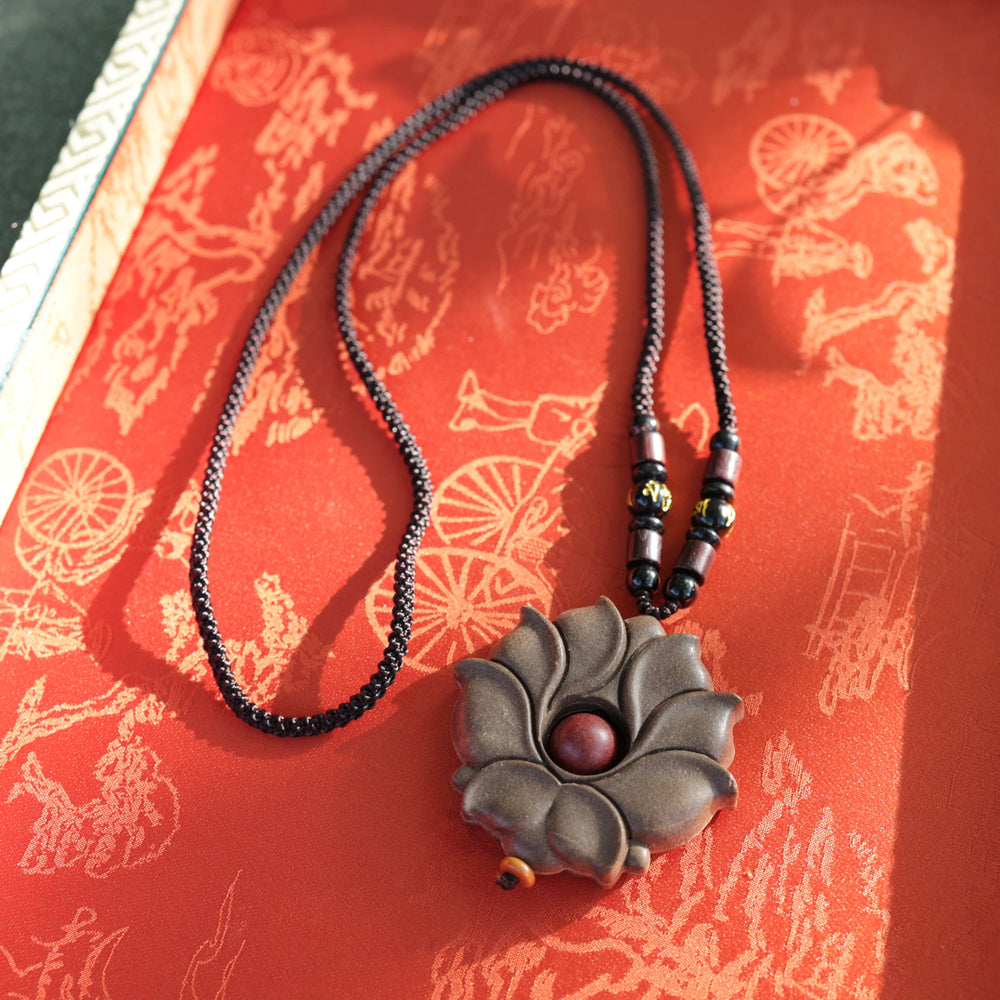 Herbal Scent Limpid lotus botanical pendant pet-friendly