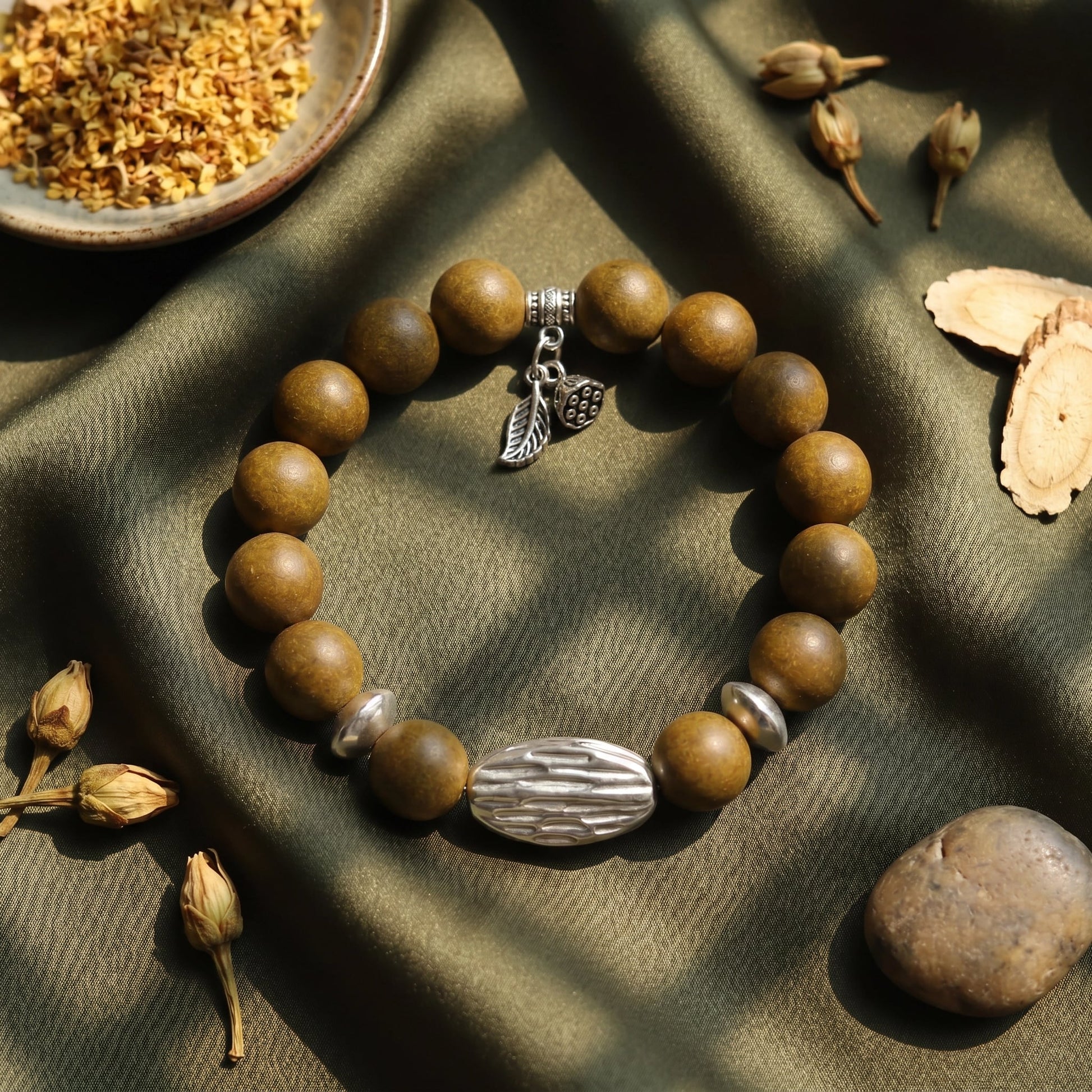 Herbal Scent Ginseng & Sweet Osmanthus Womb-Warming & Stomach-Nourishing Bracelet 12mm — photo 4