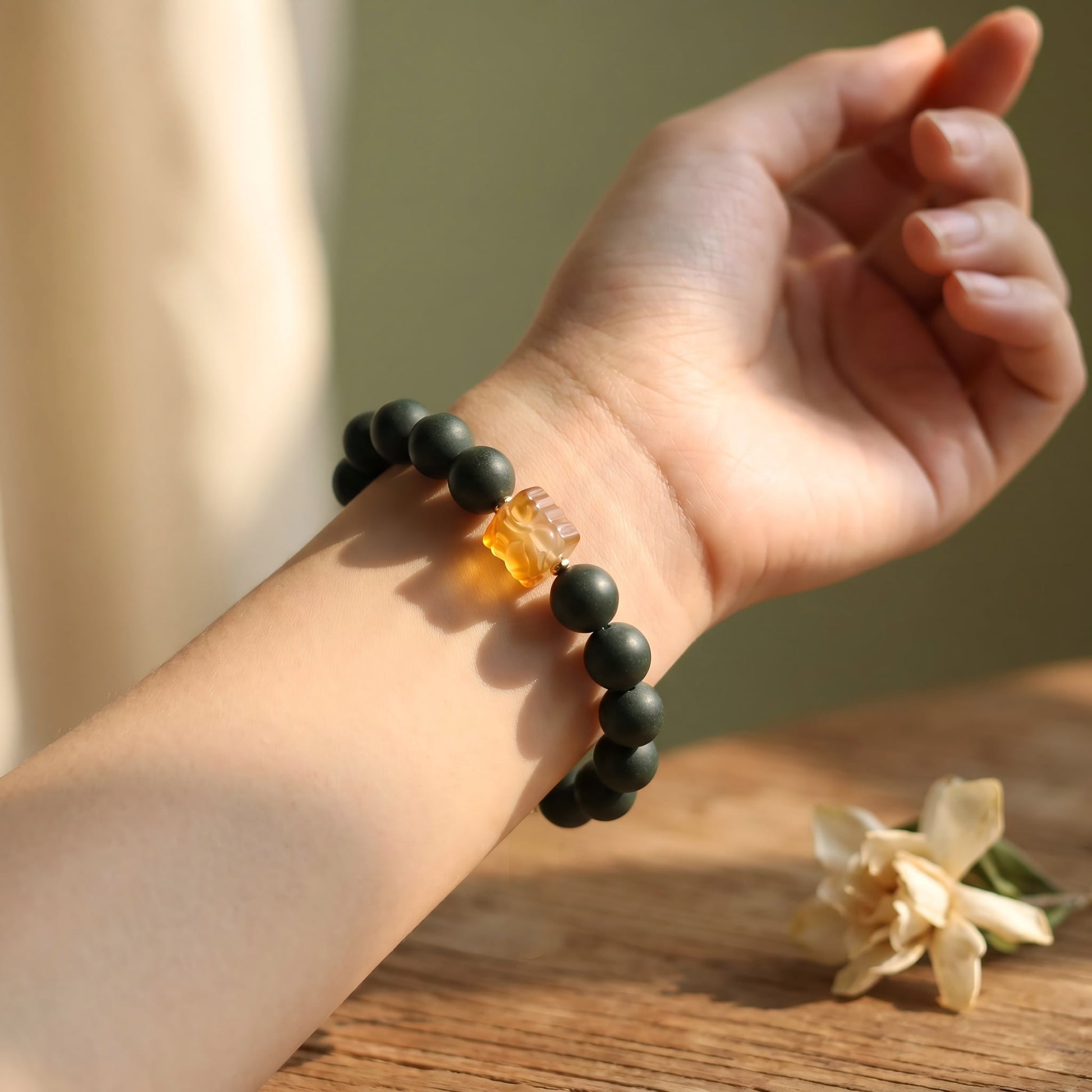Herbal Scent Artisan Gardenia & Fo-Ti Incense Bead Bracelet with Natural Agate - 12mm — photo 3