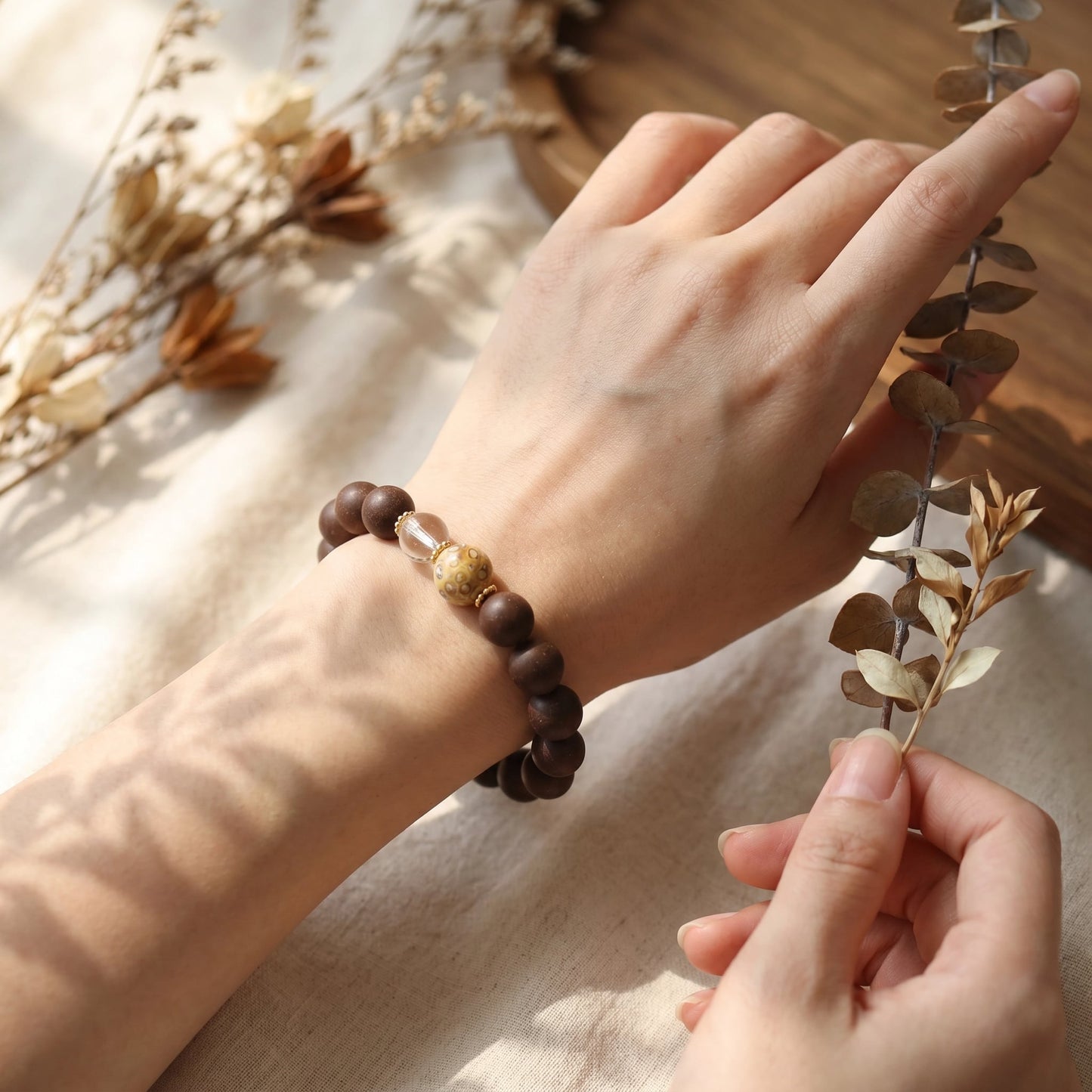 Herbal Scent Black Ginseng & Lychee Fatigue-Relieving Bracelet 12mm — photo 4