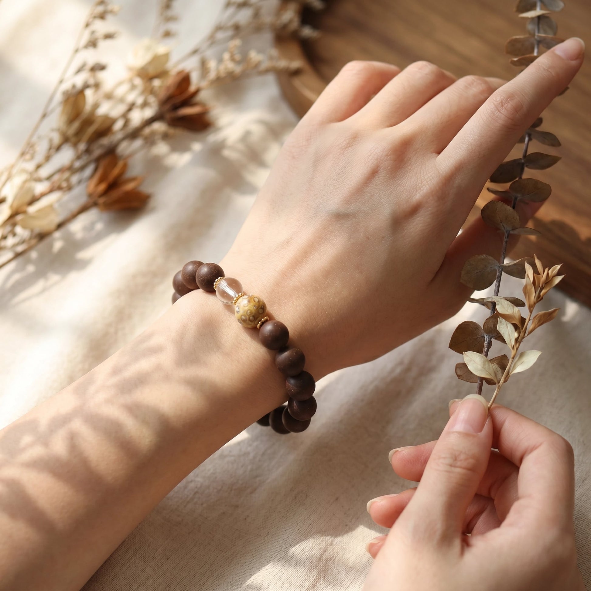 Herbal Scent Black Ginseng & Lychee Fatigue-Relieving Bracelet 12mm — photo 4